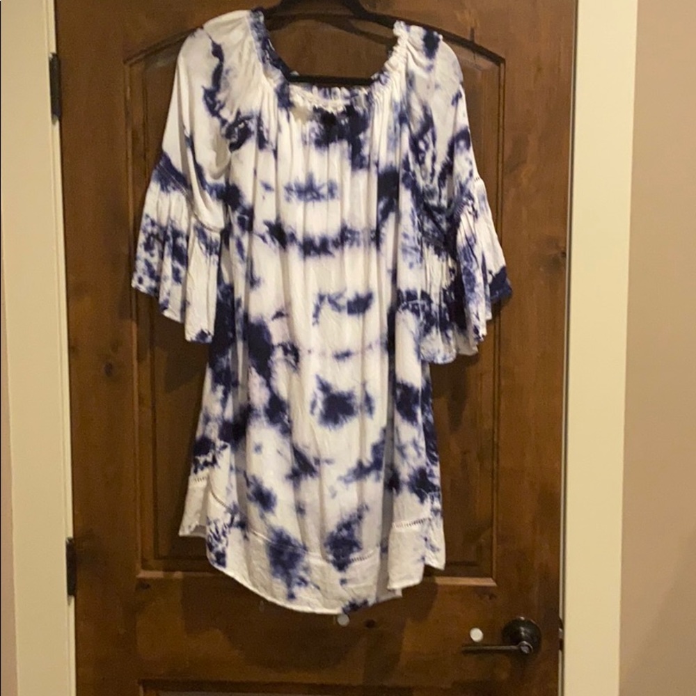 Strapless blue and white top